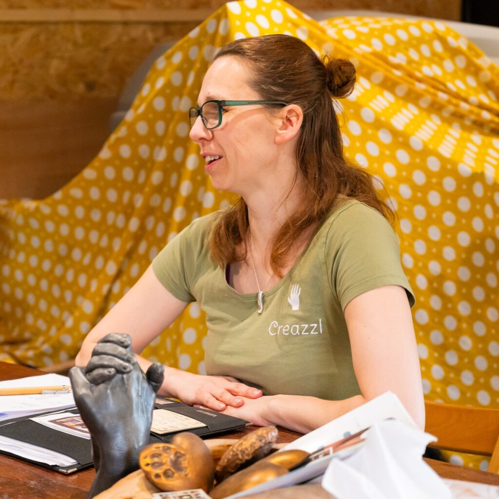 Creazzl Ilse aan tafel in gesprek